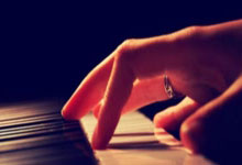 曼联蓝月亮在欧冠赛场上闪耀，实现惊人的表现